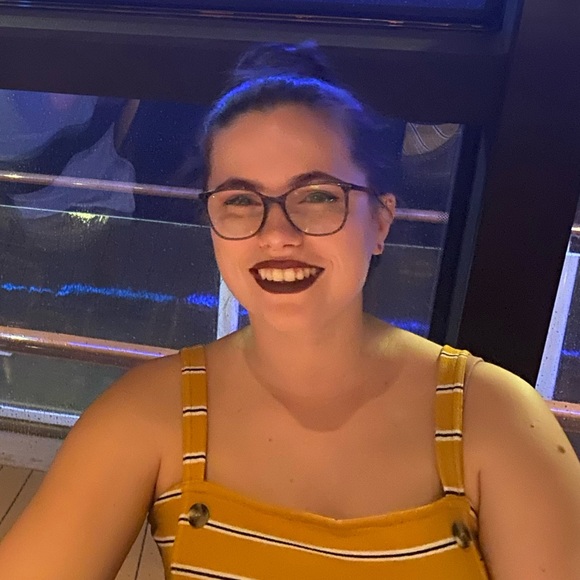 Meet your Posher, Kristine - Picture 1 of 1